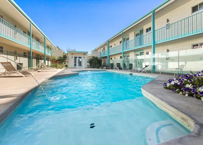 Bright Micro-flat Steps From Dtph Pool & Parking * Phoenix